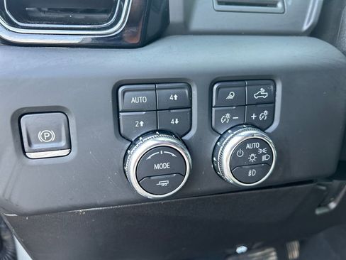 Certified 2025 GMC Sierra 2500 AT4 image 27