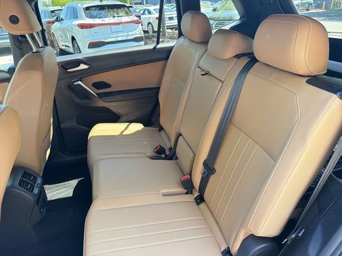 Used 2023 Volkswagen Tiguan SE FWD image 25