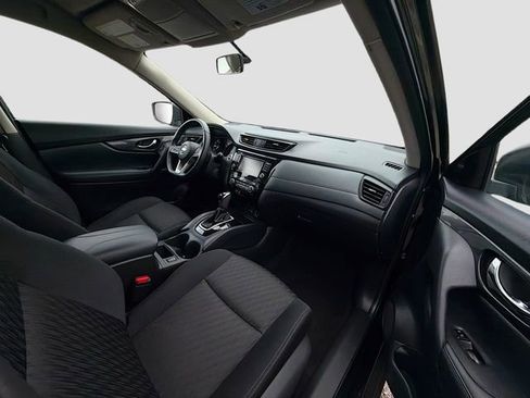 Used 2018 Nissan Rogue SV image 27