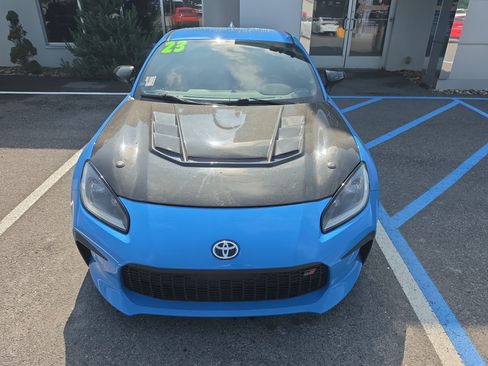 Used 2023 Toyota GR86 Premium RWD image 8