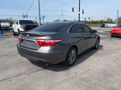 Used 2017 Toyota Camry SE image 3