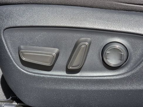 Used 2025 Toyota RAV4 XLE FWD image 28