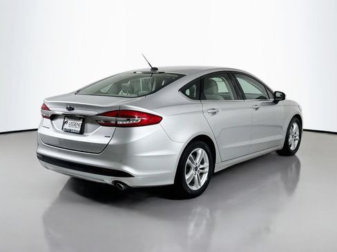 Used 2018 Ford Fusion SE FWD image 5
