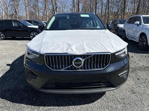 New 2025 Volvo XC40 B5 Core w/ Protection Package Premier image 3