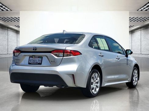 Used 2025 Toyota Corolla LE FWD image 6
