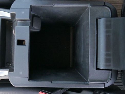 Used 2022 Ford Explorer XLT w/ Equipment Group 202A image 27