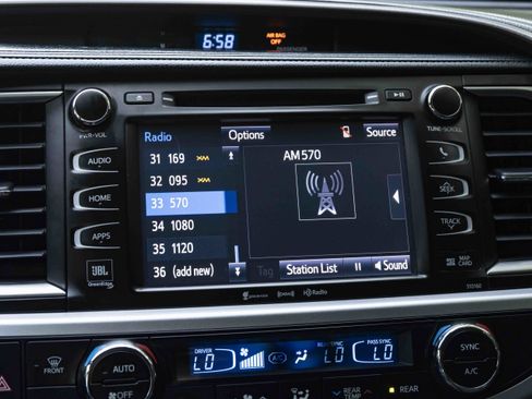 Used 2016 Toyota Highlander Limited FWD image 31