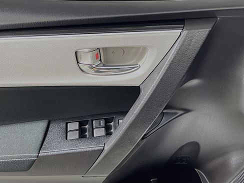 Used 2019 Toyota Corolla LE FWD image 16