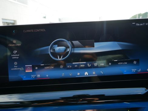 Used 2024 BMW i5 eDrive40i w/ Premium Package image 26