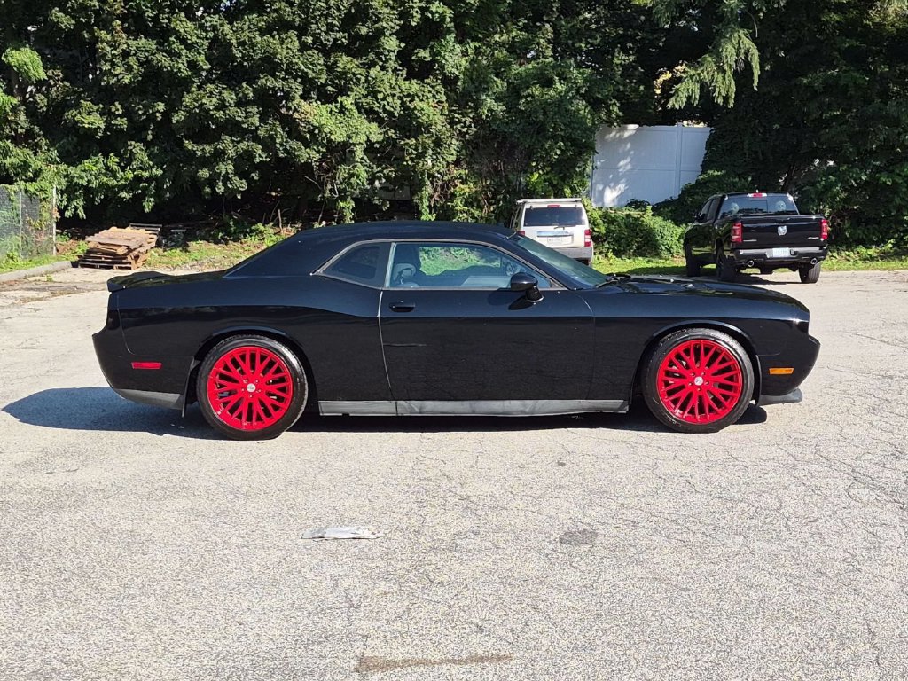 Used 2013 Dodge Challenger SXT RWD image 2