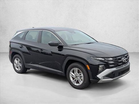Used 2026 Hyundai Tucson SE FWD image 3