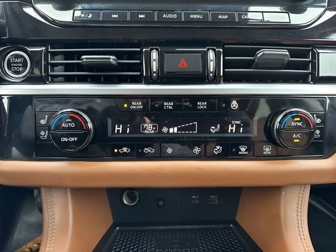 Used 2024 Nissan Pathfinder Platinum image 21