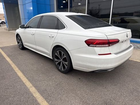 Used 2021 Volkswagen Passat 2.0T SE image 3