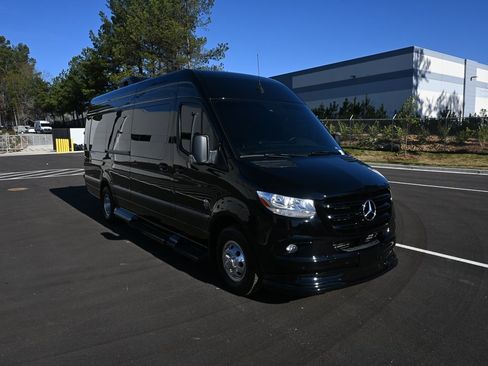 Used 2024 Mercedes-Benz Sprinter 3500 image 23