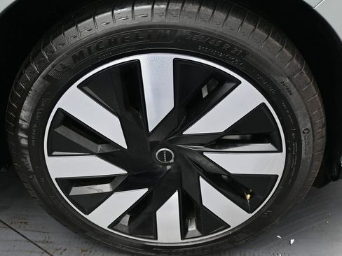 Used 2025 Volvo EX90 Ultra image 35