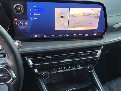 Used 2024 Chevrolet Traverse LT image 12