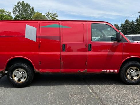 Used 2011 Chevrolet Express 2500 RWD image 11