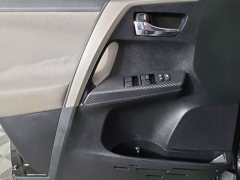 Used 2015 Toyota RAV4 XLE AWD/4WD image 34