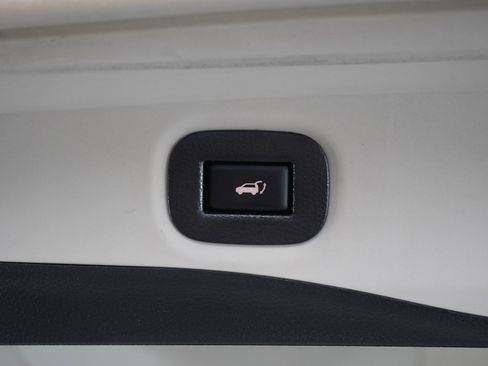 Used 2016 Nissan Rogue SL w/ SL Premium Package AWD/4WD image 17