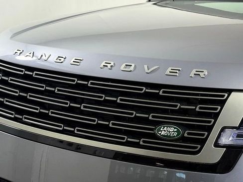 Certified 2025 Land Rover Range Rover SE AWD/4WD image 11