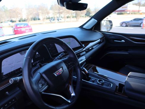 Used 2022 Cadillac Escalade Premium Luxury w/ Performance Package image 20