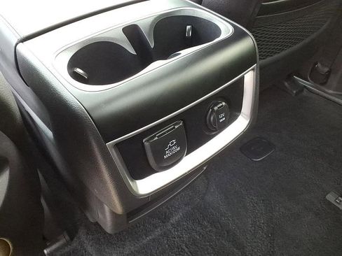 Used 2025 Kia Carnival SX Prestige image 27