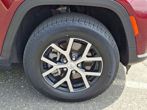 Used 2023 Jeep Grand Cherokee L Limited image 9