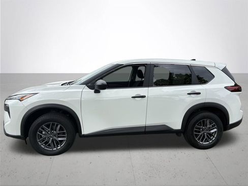 Used 2024 Nissan Rogue S AWD/4WD image 3