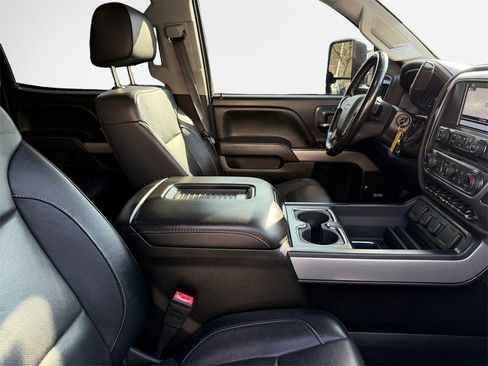 Used 2019 Chevrolet Silverado 2500 LTZ w/ Duramax Plus Package image 28