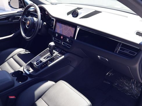 Certified 2026 Porsche Macan AWD/4WD image 25