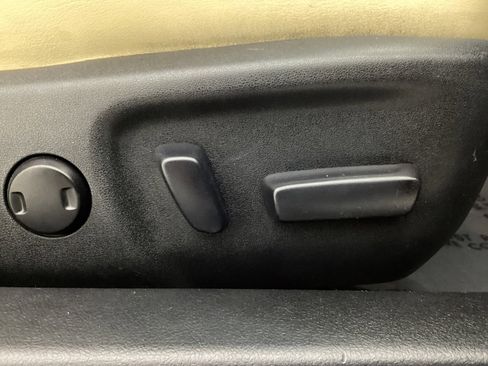 Used 2015 Toyota Avalon Limited w/ Technology Package image 41