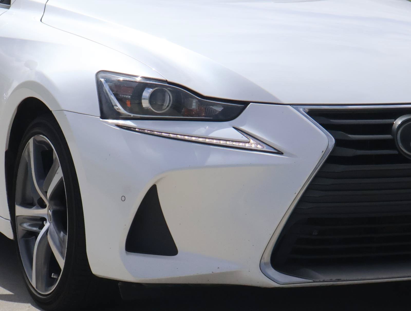 Used 2018 Lexus IS 300 w/ Comfort Package RWD image 8