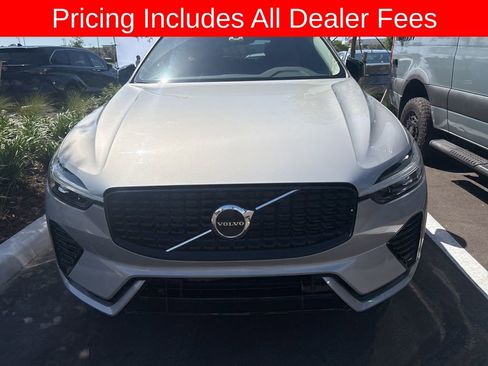 Used 2024 Volvo XC60 B5 Core AWD/4WD image 2