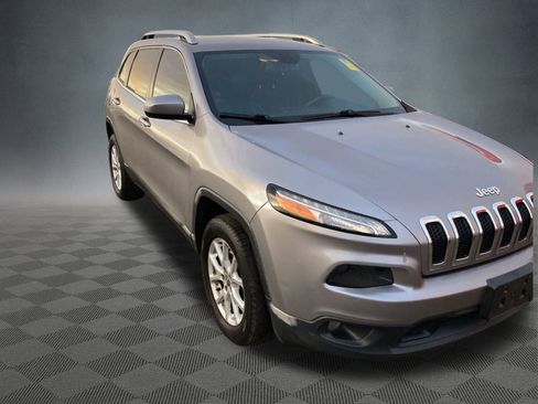 Used 2018 Jeep Cherokee Latitude Plus image 3