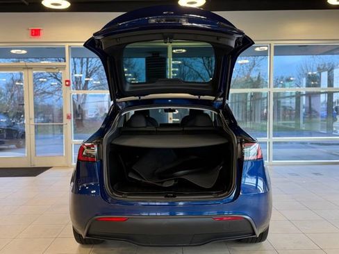 Used 2023 Tesla Model Y Long Range image 32