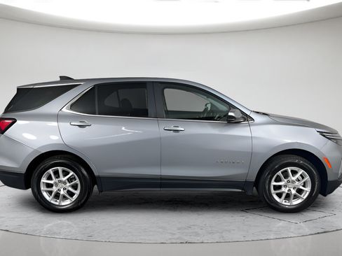 Used 2024 Chevrolet Equinox LT AWD/4WD image 2