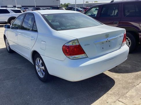 Used 2005 Toyota Camry LE FWD image 12