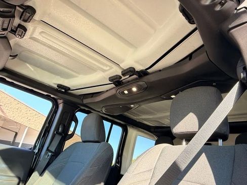 Used 2025 Jeep Wrangler Unlimited Sahara AWD/4WD image 10