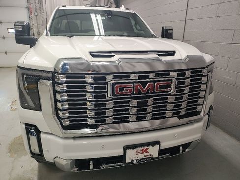New 2026 GMC Sierra 2500 Denali w/ Denali Reserve Package AWD/4WD image 6