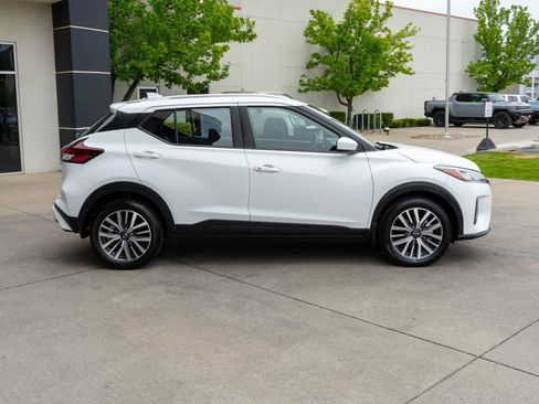 Used 2023 Nissan Kicks SV FWD image 8