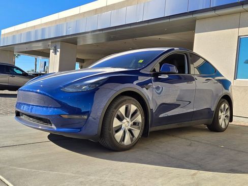 Used 2024 Tesla Model Y Long Range image 2