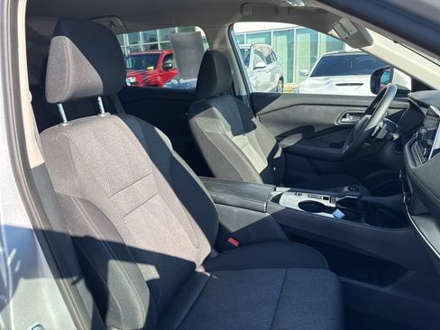 Used 2025 Nissan Rogue SV FWD image 15