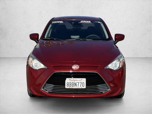 Used 2017 Toyota Yaris iA image 2