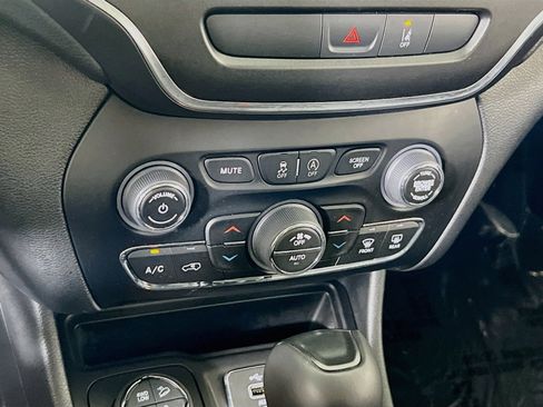 Used 2022 Jeep Cherokee Trailhawk w/ Trailer Tow Group image 15