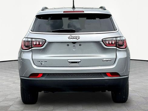 Used 2023 Jeep Compass Latitude AWD/4WD image 5