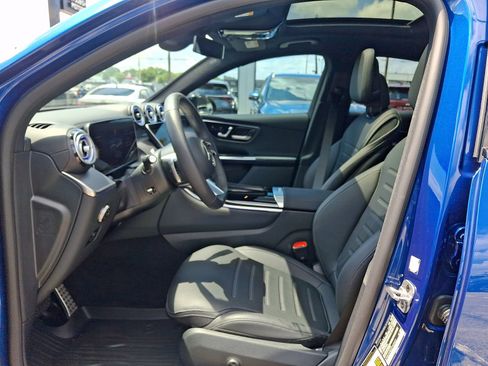 Used 2025 Mercedes-Benz GLC 300 4MATIC image 13