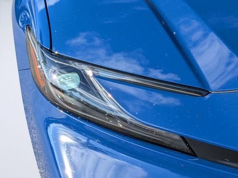 Used 2025 Toyota Camry SE w/ Convenience Package FWD image 9