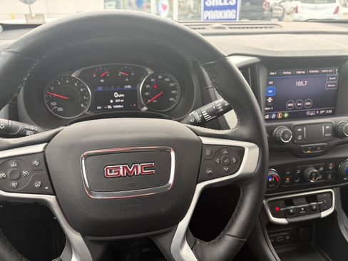 Used 2024 GMC Terrain SLT w/ Elevation Edition image 7