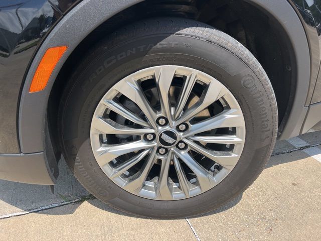 Used 2025 Cadillac XT4 Premium Luxury FWD image 37