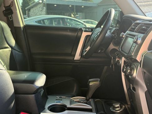 Used 2019 Toyota 4Runner SR5 AWD/4WD image 34